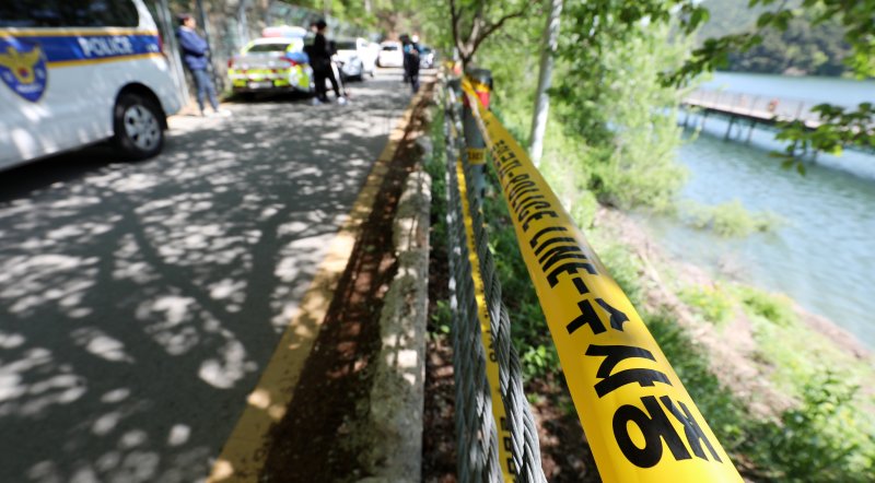 저수지를 수색 중인 경찰(사진은 기사 내용과 무관함) / 뉴스1 ⓒ News1