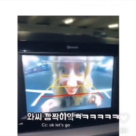 SNS에서 유행 중인 '후방 카메라 장난' (이해를 돕기 위한 사진) 출처=인스타그램