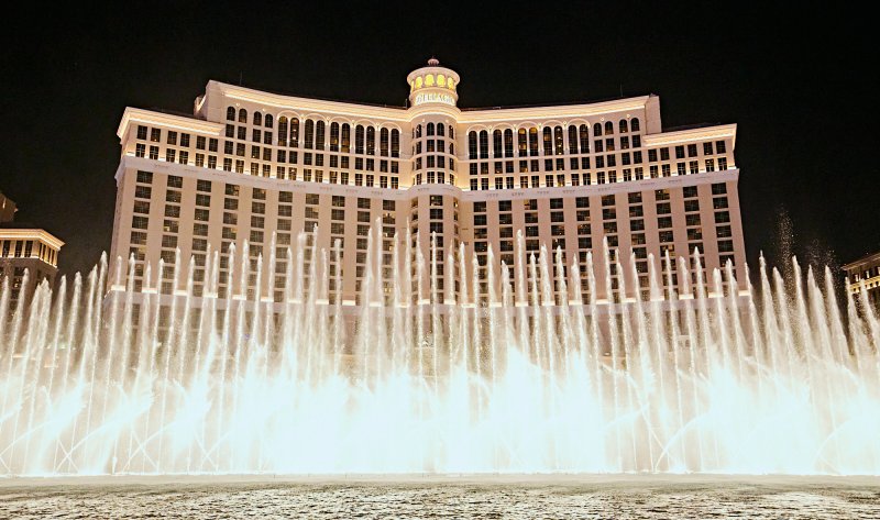 [라스베이거스=뉴시스] 방탄소년단의 글로벌 히트곡 '다이너마이트'와 '버터'에 맞춰 춤을 추는 벨라지오 분수쇼. 2022.04.08. (사진 = 하이브 제공) photo@newsis.com *재판매 및 DB 금지