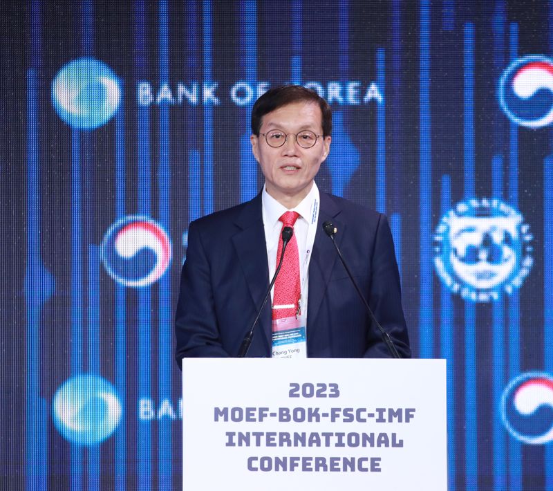 이창용 한국은행 총재가 15일 오전 서울 종로구 포시즌스호텔에서 기획재정부(MOEF)·금융위원회(FSC)·한국은행(BOK)이 국제통화기금(IMF)과 공동으로 개최한 '2023 MOEF-BOK-FSC-IMF 국제 콘퍼런스'에서 기조연설을 하고 있다. 한국은행 제공.