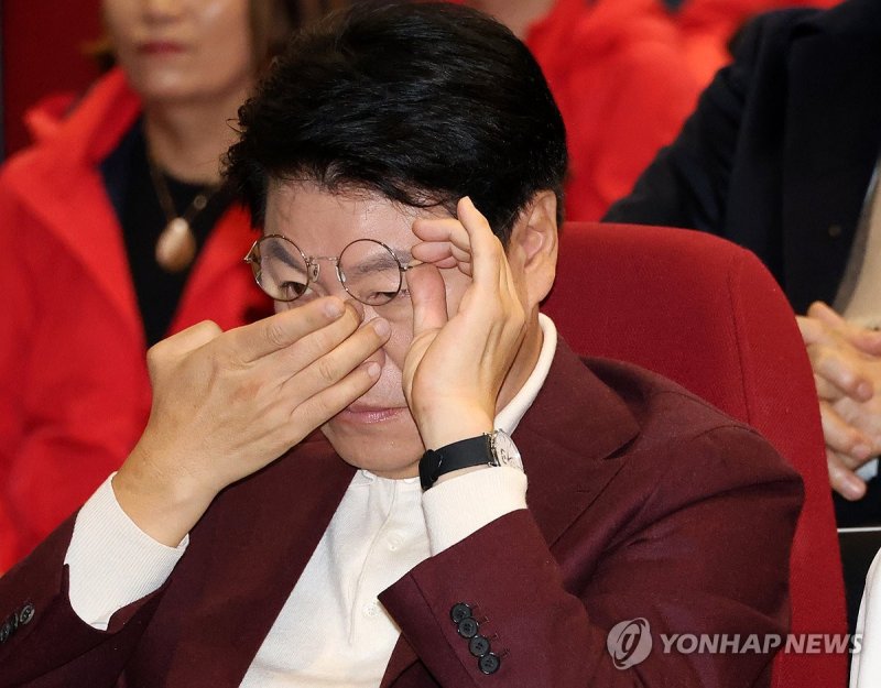 '눈물 훔친' 장제원 윤 대통령, 3년 반 후에 퇴임하실 때..