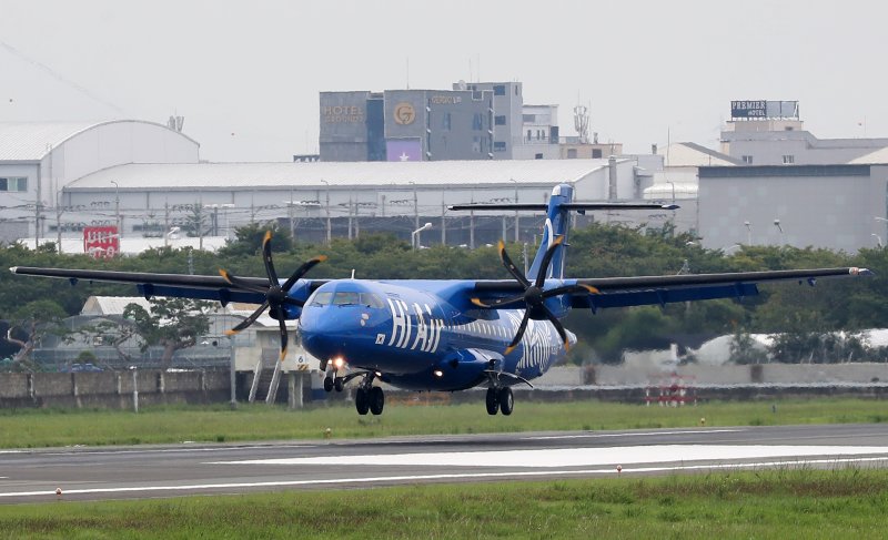 2019년 8월 하이에어의 터보프롭(터보제트에 프로펠러를 장착한 항공기용 제트엔진) ATR 72-500 항공기가 울산공항 활주로에 착륙하고 있다. 2019.8.28/뉴스1 ⓒ News1 윤일지 기자