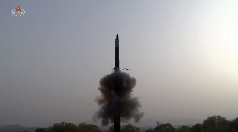 尹 “북한 ICBM 도발, 한미일 공동대응..한미 핵협의 속도”