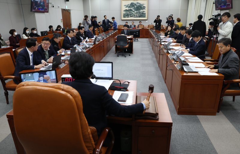 정개특위, 위성정당 방지법 '제자리걸음'…올해도 '깜깜이' 선거