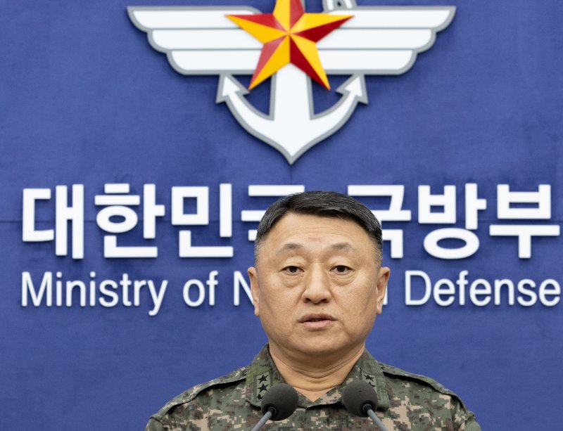 軍, 北 고체연료 ICBM 발사에 "이후 모든 사태 책임 北에 있어"..강력 경고