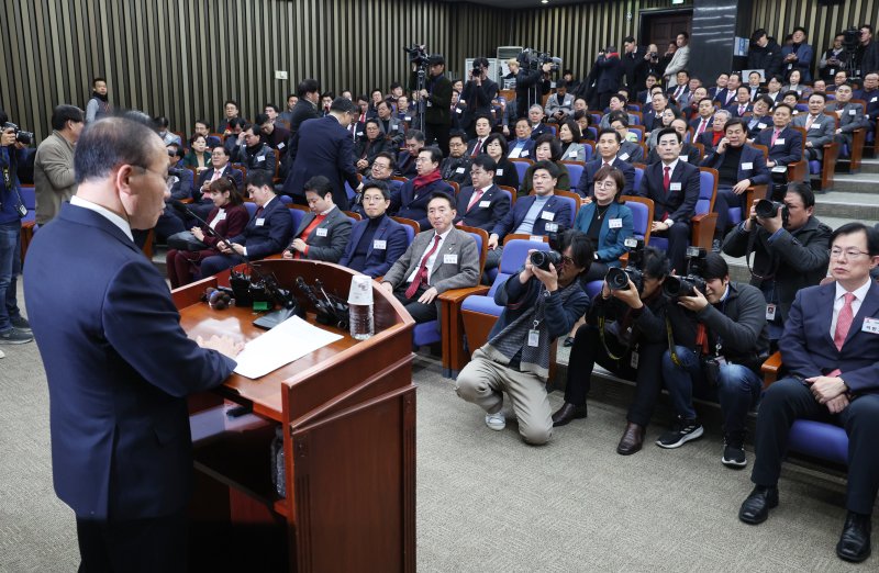 윤재옥 국민의힘 당대표 권한대행이 18일 서울 여의도 국회에서 열린 국회의원·당협위원장 연석회의에서 발언을 하고 있다. 2023.12.18/뉴스1 ⓒ News1 송원영 기자 /사진=뉴스1