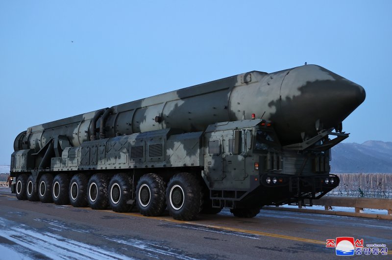 북한은 지난해 12월 18일 김정은이 참관한 가운데 고체연료 대륙간탄도미사일(ICBM) 화성-18형 발사훈련을 감행했다고 조선중앙통신이 19일 보도했다. 사진=조선중앙통신 캡처