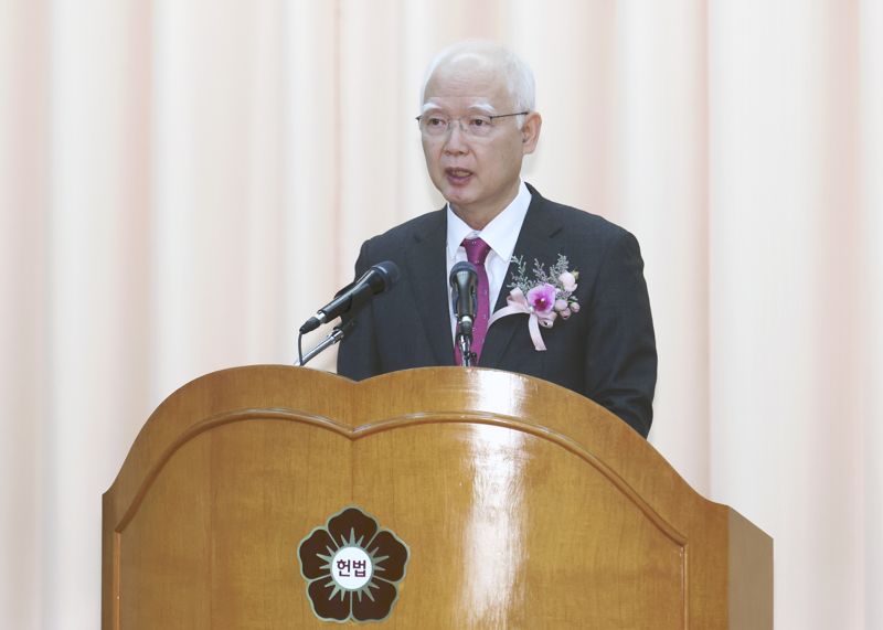 정형식 헌법재판관 "근본적 헌법가치를 모든 판단 중심에 두겠다"