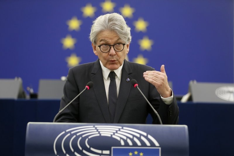 [스트라스부르(프랑스)=AP/뉴시스]티에리 브르통 유럽 내부시장 집행위원. 지난해 12월14일 프랑스 동부 스트라스부르 유럽의회에서 열린 디지털시장법 토론회에서 연설하고 있다. 2022.01.10.photo@newsis.com