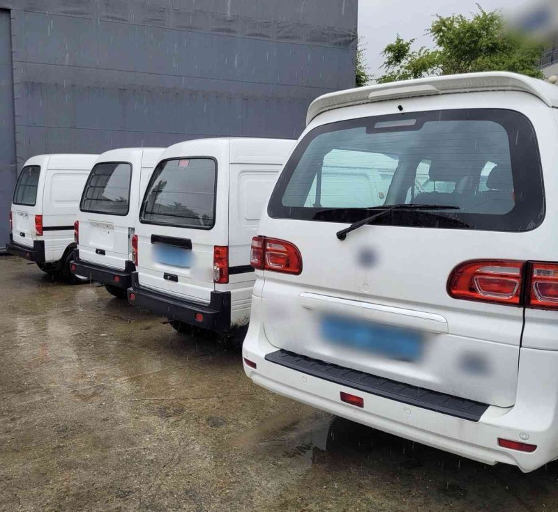 전기차 구매 보조금 편취 목적으로 중국에서 수입한 미완성 자동차가 차고지에 주차돼 있다. (관악경찰서 제공) /사진=뉴스1