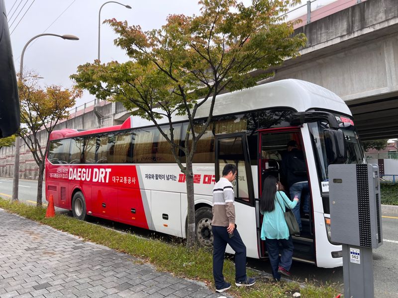 대구교통공사가 의료 R&D지구에서 운행 중인대구 DRT. 대구교통공사 제공