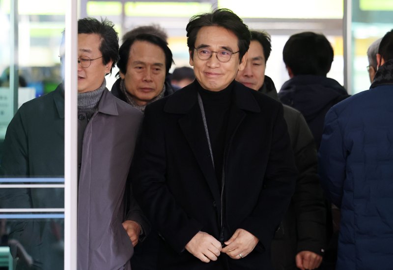 '한동훈 명예훼손 혐의' 유시민 2심서 벌금 500만원 선고