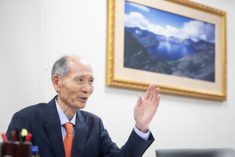 박재규 경남대학교 총장이 18일 서울 종로구 경남대학교 극동문제연구소에서 뉴스1과 인터뷰하고 있다. 2023.12.18/뉴스1 ⓒ News1 유승관 기자