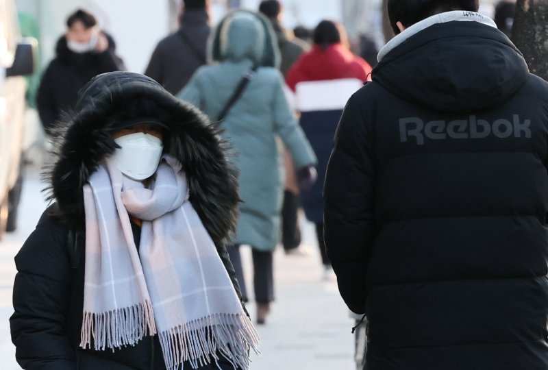 "냉동고 아냐?" 꽁꽁 얼어 붙은 한반도…오후부턴 평년기온 회복