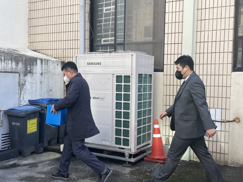 11월10일 검찰이 구속 기소된 검경 브로커와 관련된 인사 청탁·수사 기밀 유출 등과 관련 광주 북부경찰서를 압수수색하고 있다. 2023.11.10/뉴스1 ⓒ News1 박지현 수습기자