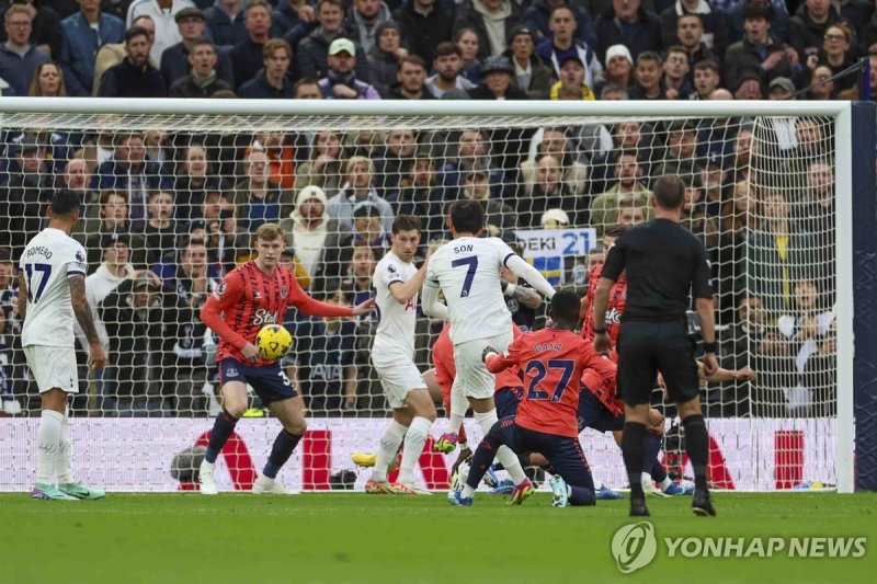 잉글랜드 프로축구 프리미어리그(EPL) 토트넘의 주장 손흥민이 크리스마스를 앞두고 시즌 11번째 골을 터뜨리며 팀에 승리를 안겼다. (연합뉴스)