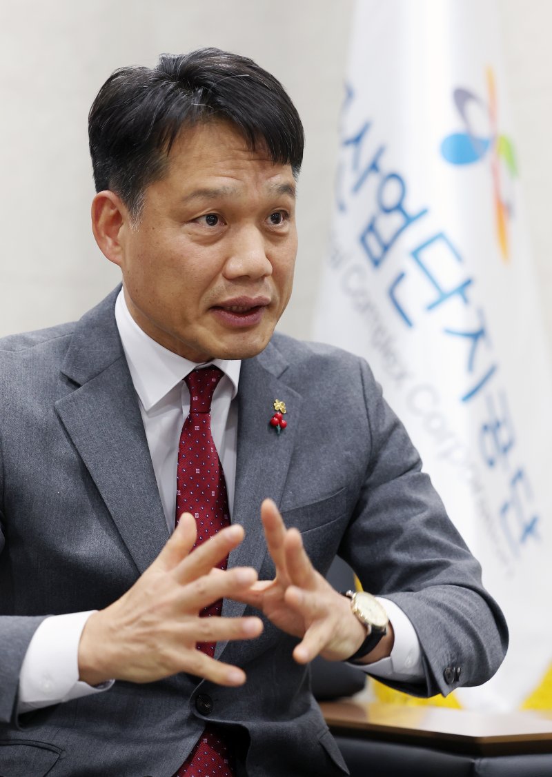 [서울=뉴시스] 조성우 기자 = 이상훈 한국산업단지공단 이사장이 서울 구로구 한국산업단지공단 서울지역본부에서 뉴시스와 인터뷰하고 있다. 2023.12.24. xconfind@newsis.com