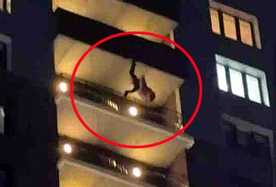 산타클로스 복장을 한 남성이 24층 건물에서 추락하는 사고가 발생했다. 사진=뉴욕포스트