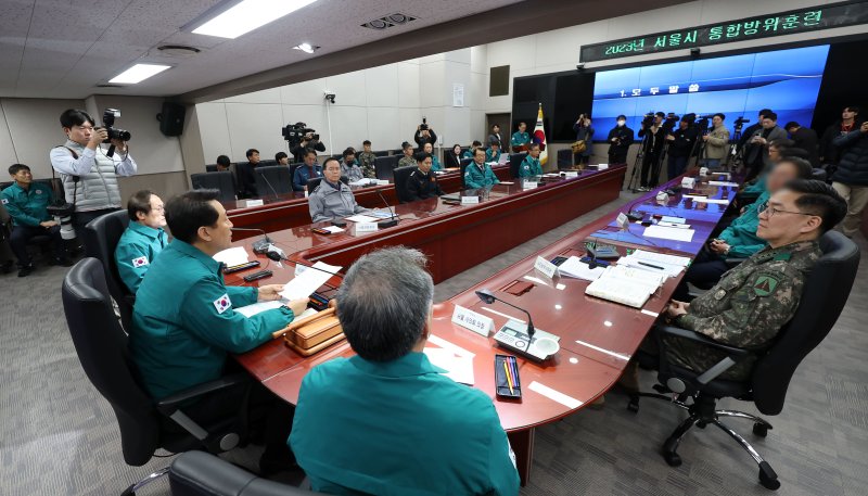 [서울=뉴시스] 홍효식 기자 = 오세훈 서울시장이 27일 서울시청에서 열린 서울시 통합방위협의회에서 발언하고 있다. 2023.12.27. yesphoto@newsis.com