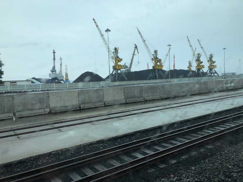 북한 나진항. 철길 너머로 크레인이 보인다.(북방경제협력위원회 제공) 2018.7.16/뉴스1