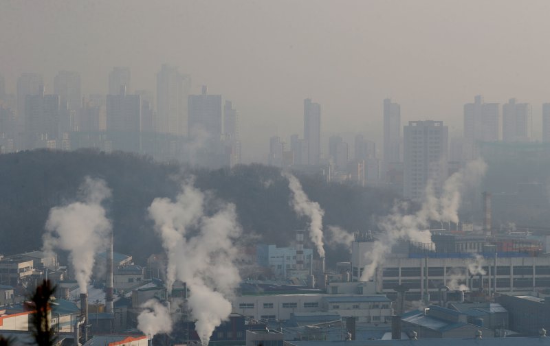 내일 서울 올겨울 첫 미세먼지 비상저감조치…배출가스 5등급 과태료