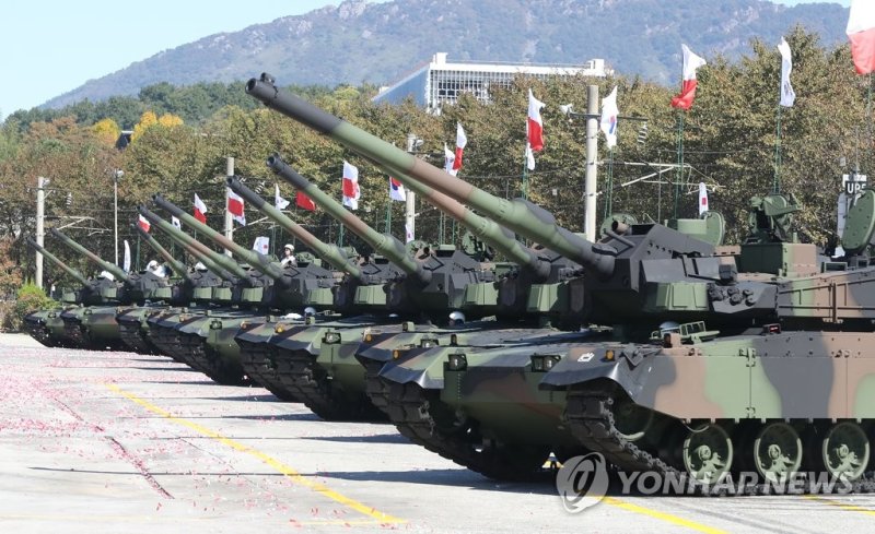 현대로템 K2 전차 폴란드 간다 현대로템 K2 전차 폴란드 간다 (창원=연합뉴스) 김동민 기자 = 19일 오전 경남 창원시 성산구 현대로템에서 열린 'K2 전차 폴란드 갭필러 출고식'에 전시된 K2 전차. 2022.10.19 image@yna.co.kr (끝)
