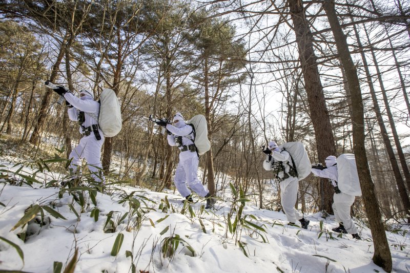 특전사, 혹한 속 '설한지 극복훈련' "특수작전 능력 단련"