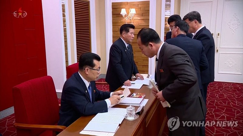 북한, 전원회의 4일차서 분과별 내년도 목표 논의 북한, 전원회의 4일차서 분과별 내년도 목표 논의 (서울=연합뉴스) 북한은 지난 29일 열린 노동당 중앙위원회의 4일차 전원회의에서 "2024년도 투쟁목표를 확정짓는 사업이 진행되고있다"고 조선중앙TV가 30일 보도 했다. 이날 회의에서는 당중앙위원회 정치국 성원들이 부문별분과협의회를 지도하고 있다고 전했다. [조선중앙TV 화면] 2023.12.30 [국내에서만 사용가능. 재배포 금지. For Use Only in the Republic of Korea. No Redistributi