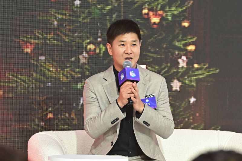 정찬용 아프리카TV 대표가 지난 12월 30일 서울 송파구 잠실 비타500 콜로세움에서 열린 2023 BJ 대상에 참석해 내년도 계획에 대해 설명하고 있다. 아프리카TV 제공