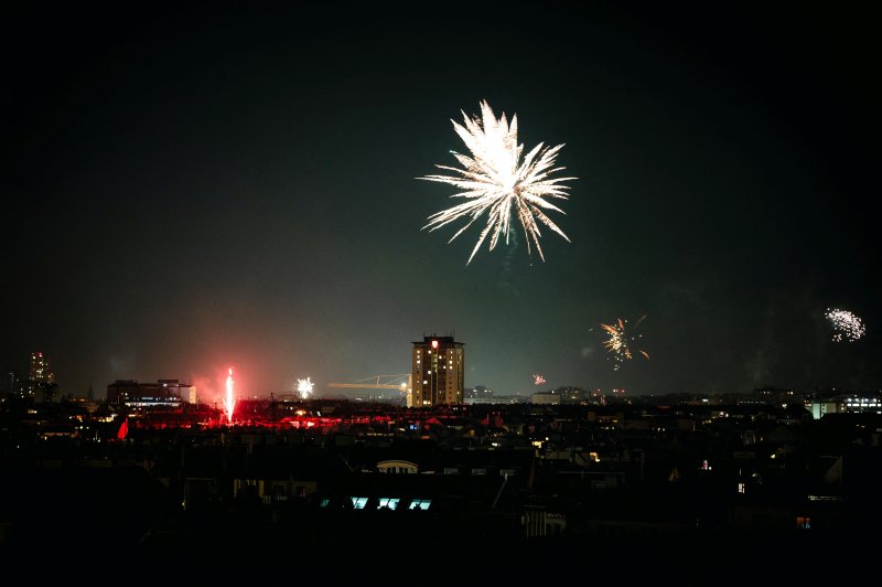 1일(현지시간) 2024년 새해를 기념하는 불꽃놀이 행사가 오스트리아 비엔나에서 열리고 있다. ⓒ 로이터=뉴스1 ⓒ News1 이유진 기자