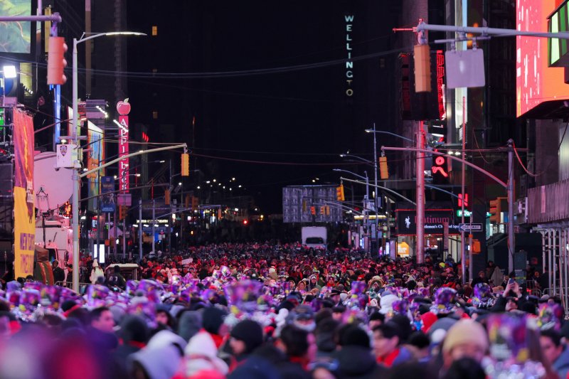 지난달 31일(현지시간) 2024년 새해를 앞두고 미국 뉴욕 타임스퀘어에서 신년맞이 행사가 진행되고 있다. ⓒ 로이터=뉴스1 ⓒ News1 이유진 기자