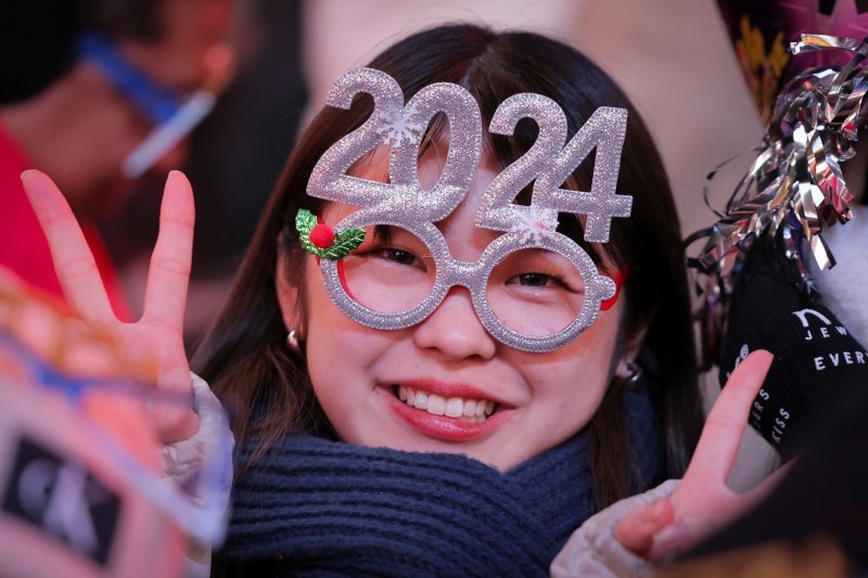 지난달 31일(현지시간) 2024년 새해를 앞두고 미국 뉴욕 타임스퀘어에서 신년맞이 행사가 진행되고 있다. ⓒ 로이터=뉴스1 ⓒ News1 이유진 기자