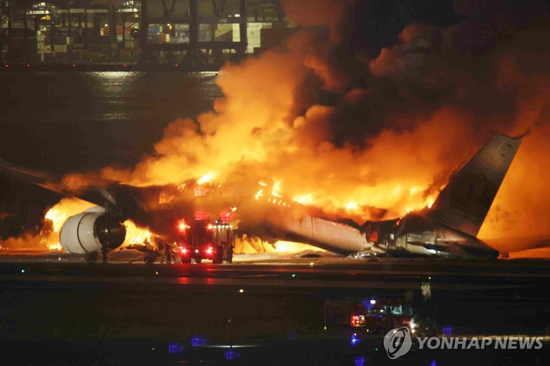 日하네다 공항 사고로 일본항공 100여편 결항...대한항공·아시아나도 결항