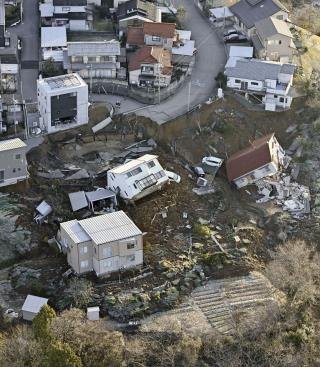 日노토 반도 지진, 사망자 64명으로 늘어...자위대 2000명 투입