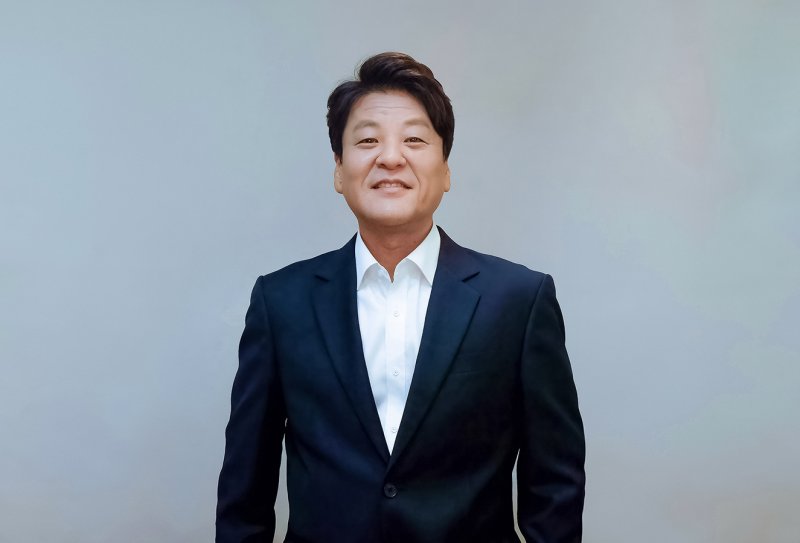 성지루, 현소속사 강엔터와 재계약 "또 한번 동행 기뻐"