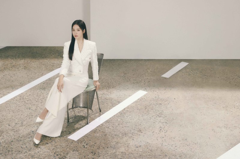 송혜교, 겨울 한파 밀어내는 '봄의 여신' 미모