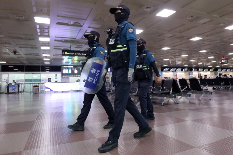 공항 경계를 강화하고 있는 경찰.(사진은 기사 내용과 무관함) / 뉴스1 ⓒ News1