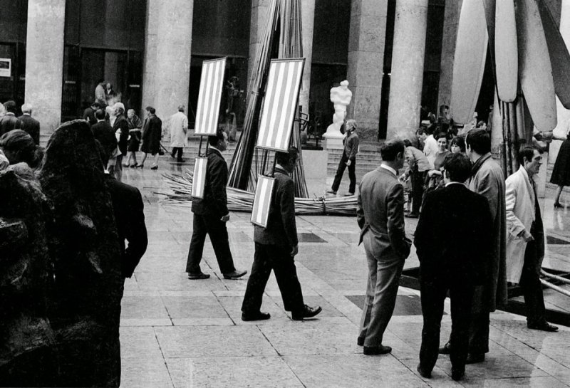 거리로 나온 ‘스트라이프’ 가장 강력한 시각적 언어 [Weekend 문화]