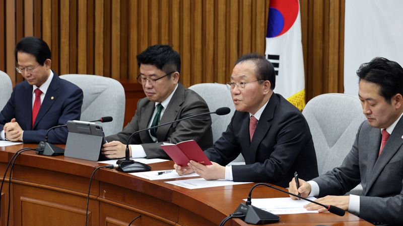 국민의힘 윤재옥 원내대표가 5일 국회에서 열린 원내대책회의를 주재하고 있다. 사진=서동일 기자