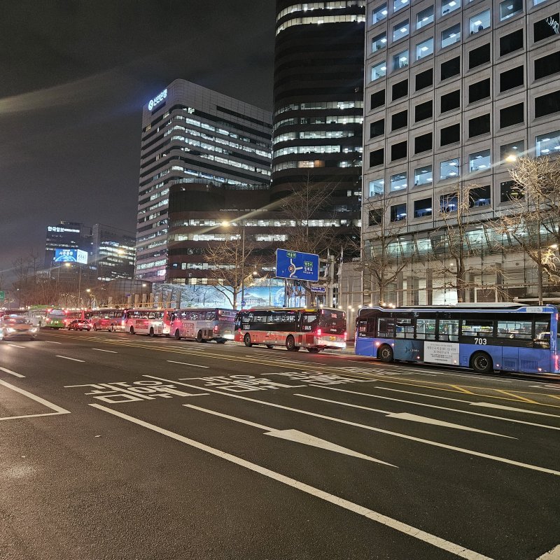 서울 명동 인근 광역버스들이 정체된 채 줄지어 서 있다.(독자 제공)2024.1.5/뉴스1 ⓒ News1