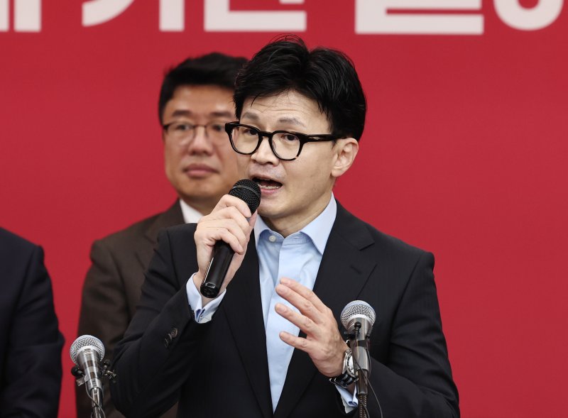 한동훈 국민의힘 비상대책위원장이 5일 오후 수원시 장안구 국민의힘 경기도당사에서 열린 경기도당 신년인사회에서 신년사를 하고 있다. 2024.1.5/뉴스1 ⓒ News1 구윤성 기자
