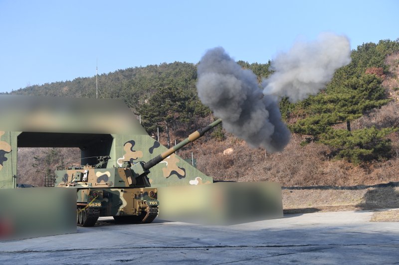 북한이 서해 북방한계선(NLL) 인근 해안포 사격을 실시한 5일 연평도에서 우리 군 K9 자주포가 해상사격 훈련을 하고 있다. 사진=국방부 제공