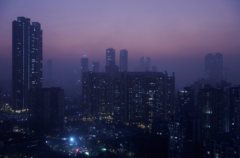 지난 1월 5일 인도 뭄바이에서 촬영된 고층 아파트.로이터뉴스1