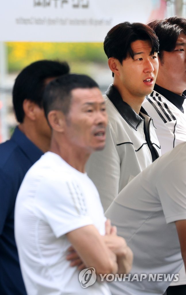 ‘손흥민 아버지’ 손웅정 감독 "아시안컵 우승하면 한국 축구 병들까 걱정...日과 게임도 안돼"