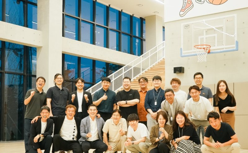 지난 6월 열린 '제1회 부트 캠프'에서 오치영 대표(앞줄 왼쪽 두번째)와 참가자들이 기념촬영 하고 있다(사진=지란지교그룹 제공) *재판매 및 DB 금지