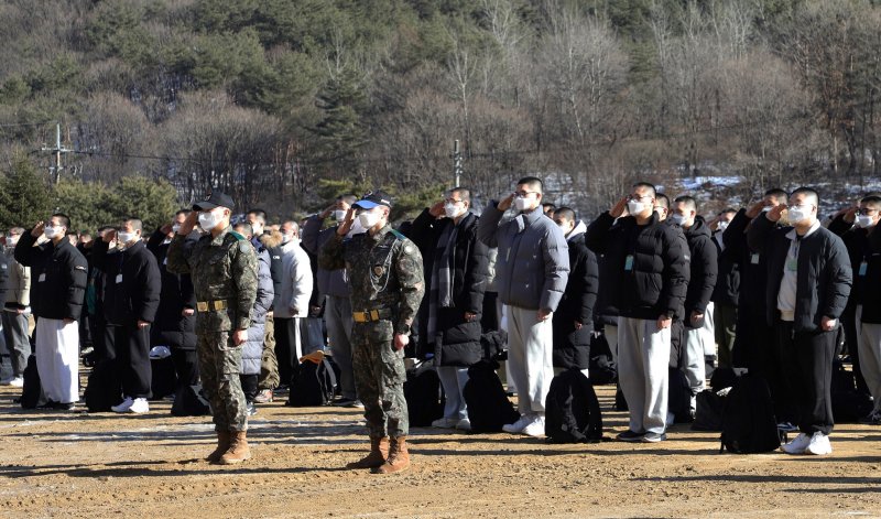 의대생 아들 입영문제로 폭발한 60대 간을 끄집어서...