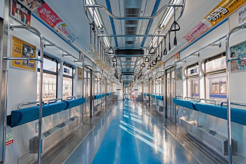내일부터 서울 지하철 4호선 3호차 타면 의자 없습니다... 무슨 일?