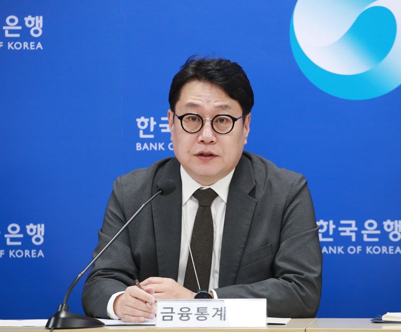 이동원 금융통계부장이 9일 오전 서울 중구 한국은행에서 2023년 11월 국제수지(잠정)의 주요 특징을 설명하고 있다. 한국은행 제공.