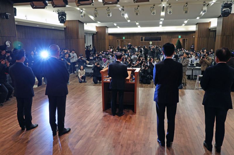 태영그룹 윤세영 창업회장이 9일 서울 영등포구 태영건설 본사에서 열린 워크아웃 관련 추가자구안 발표 기자회견에서 입장문을 발표하고 있다. 사진=서동일 기자