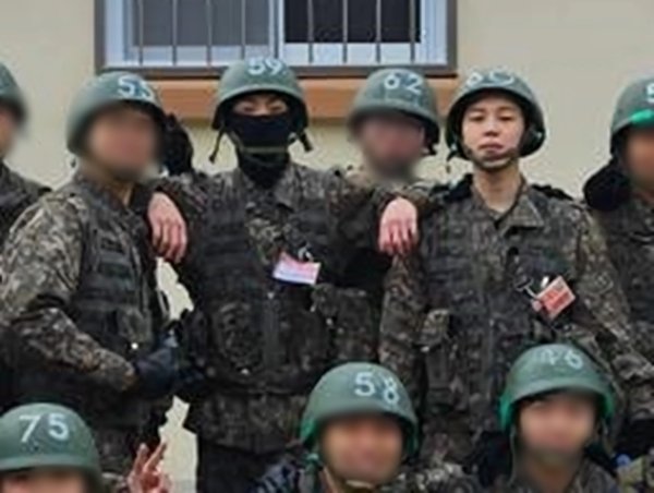 '현역 입대' 방탄소년단 지민·정국, 훈련소 모습 포착…동기들과 훈훈 전우애